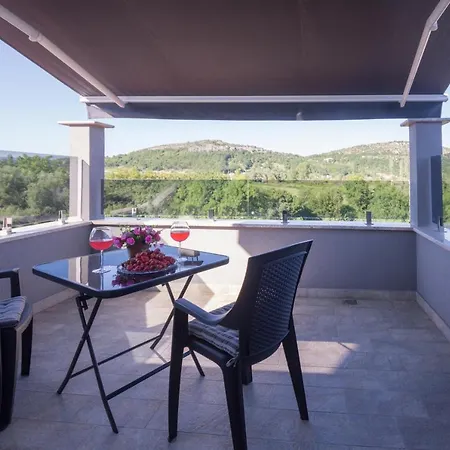 Adria Centar Kocusa Guest house *