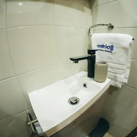 Adria Centar Kocusa 招待所 4*